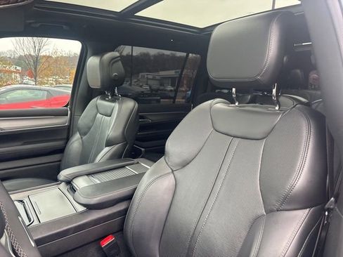 Used 2023 Jeep Wagoneer Series II image 5