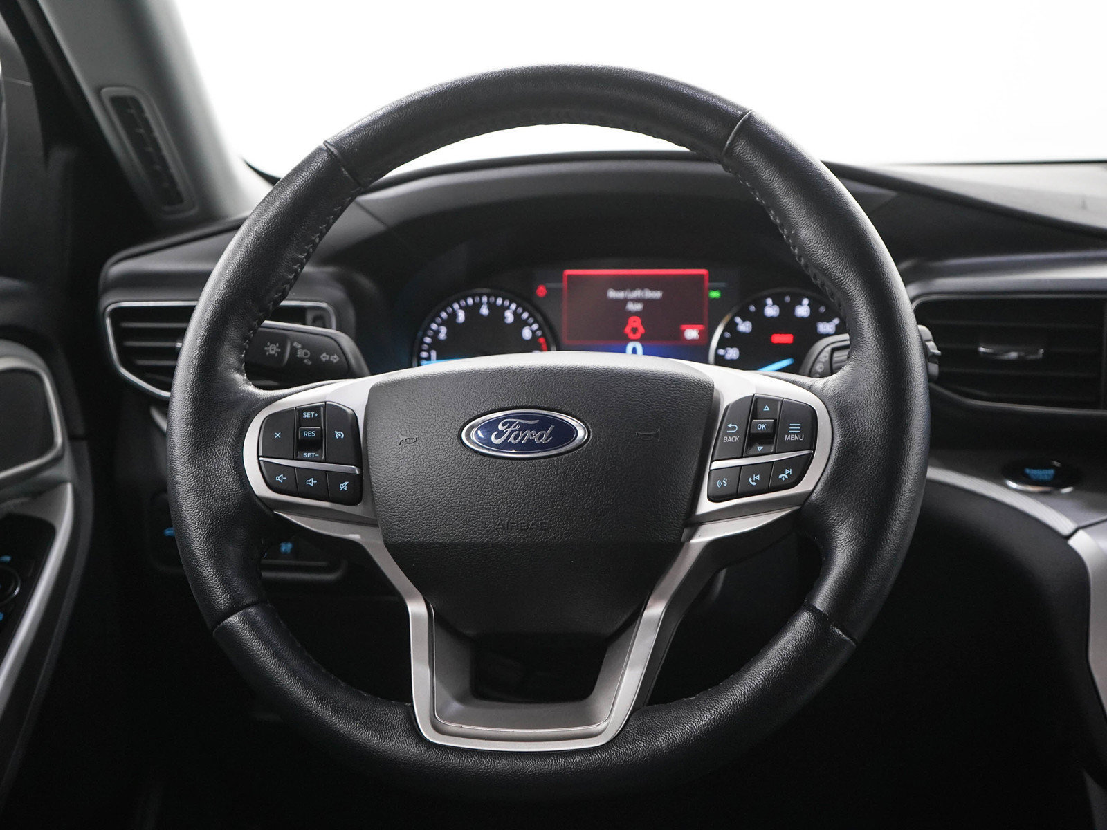 Used 2022 Ford Explorer XLT w/ Equipment Group 202A AWD/4WD image 18