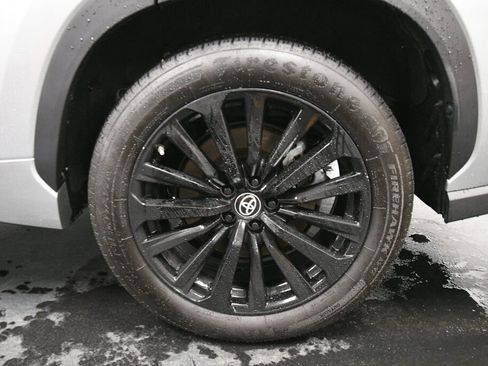 Certified 2024 Toyota Highlander XSE image 34