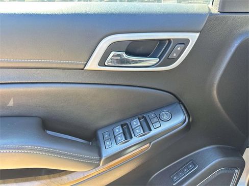 Used 2020 GMC Yukon XL Denali w/ Denali Premium Package image 27