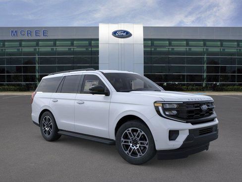 New 2026 Ford Expedition Active RWD image 7
