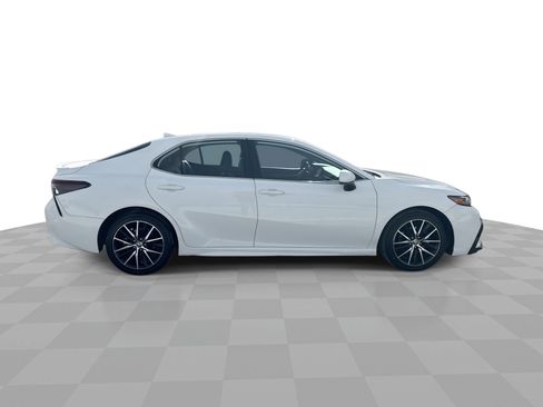 Used 2021 Toyota Camry SE image 9