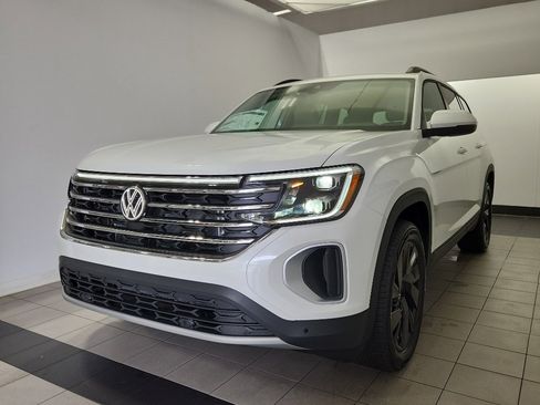 New 2026 Volkswagen Atlas SE FWD image 2