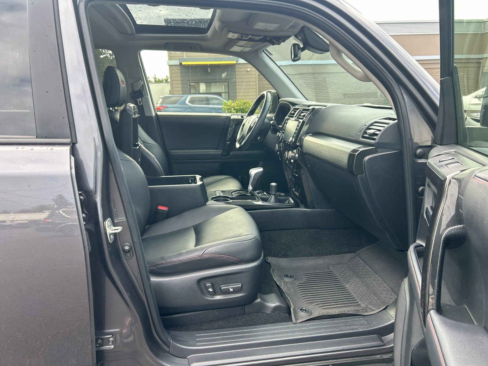 Used 2022 Toyota 4Runner TRD Off-Road Premium w/ Moonroof Package AWD/4WD image 25