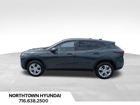 Used 2025 Chevrolet Trax LS FWD image 2
