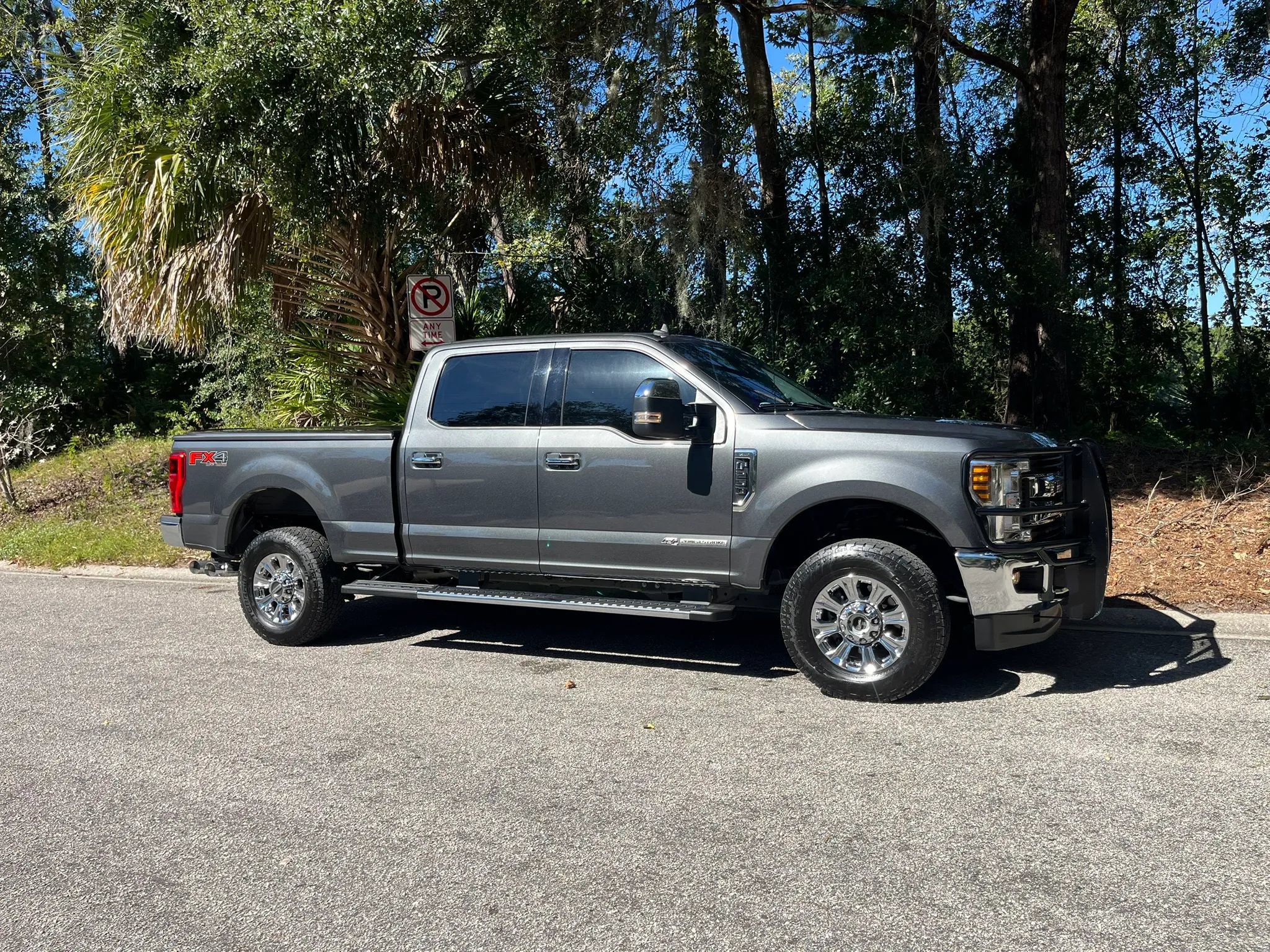 Used 2019 Ford F250 XLT w/ XLT Premium Package AWD/4WD image 4