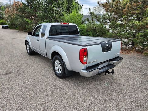 Used 2011 Nissan Frontier SV AWD/4WD image 6