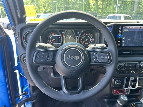 Used 2025 Jeep Wrangler Unlimited Rubicon AWD/4WD image 27