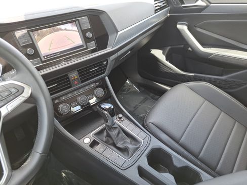 Used 2024 Volkswagen Jetta SE FWD image 25