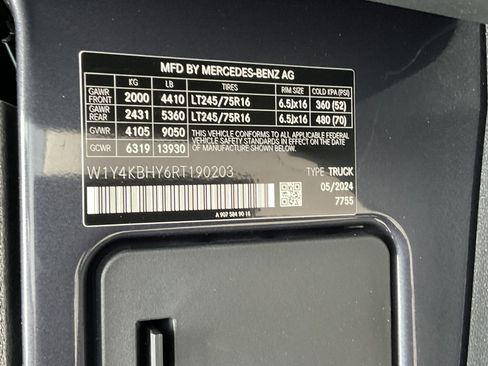 Used 2024 Mercedes-Benz Sprinter 2500 image 29