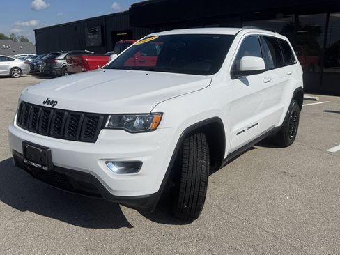 Used 2018 Jeep Grand Cherokee Laredo AWD/4WD image 4