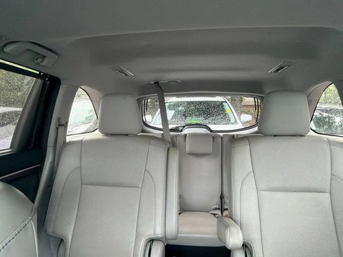 Used 2015 Toyota Highlander Limited w/ Driver Technology Package AWD/4WD image 30