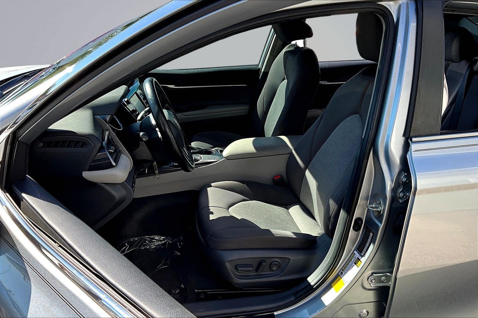 Used 2019 Toyota Camry LE FWD image 17