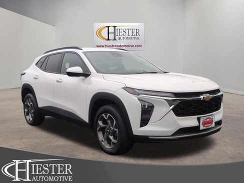 Used 2025 Chevrolet Trax LT w/ LT Convenience Package FWD image 1