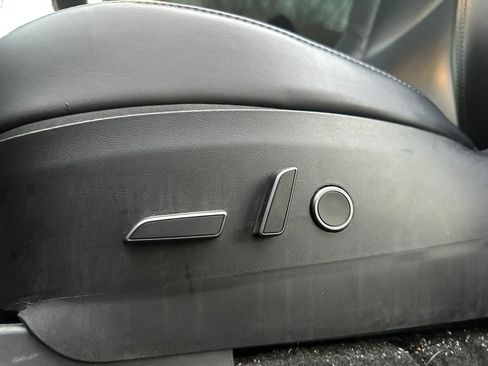 Used 2022 Tesla Model Y Long Range image 4