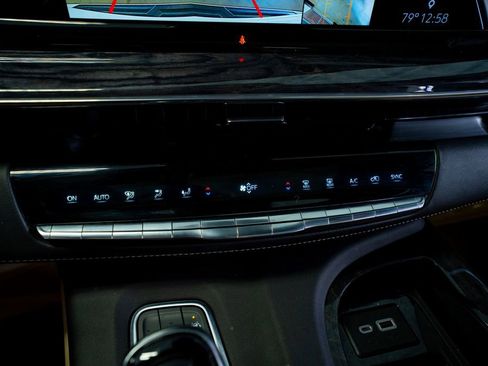 Used 2021 Cadillac Escalade Premium Luxury AWD/4WD image 46