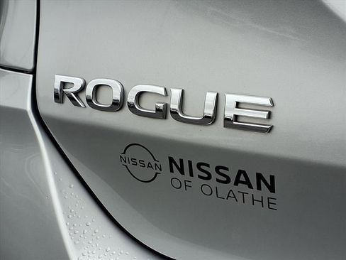 Used 2020 Nissan Rogue SV image 21