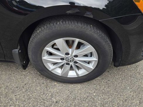 Used 2015 Volkswagen Golf S FWD image 9