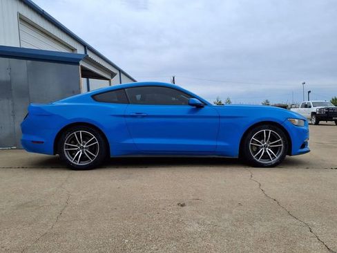 Used 2017 Ford Mustang Coupe RWD image 4