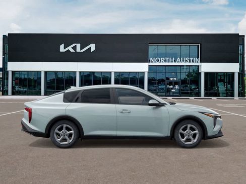 New 2025 Kia K4 LXS image 7