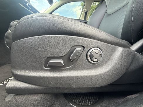 Used 2025 Genesis GV70 2.5T AWD/4WD image 12