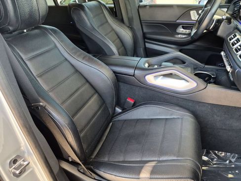 Used 2025 Mercedes-Benz GLS 580 4MATIC image 28