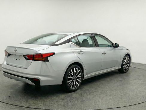 Used 2025 Nissan Altima 2.5 SV image 9