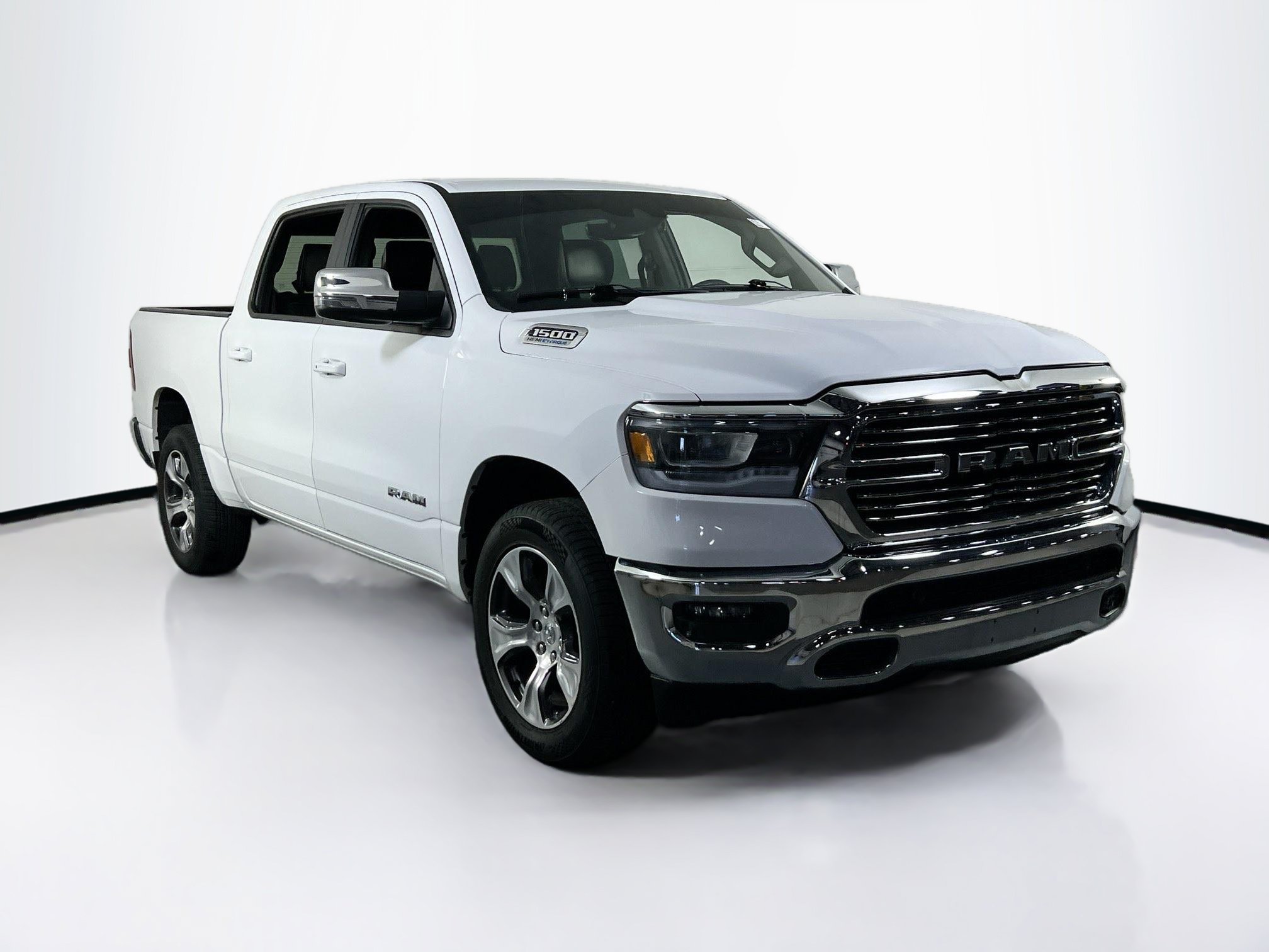 Used 2023 RAM 1500 Laramie AWD/4WD image 3