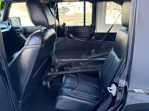 Used 2016 Jeep Wrangler Unlimited Rubicon image 16