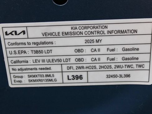 Used 2025 Kia Telluride S FWD image 29