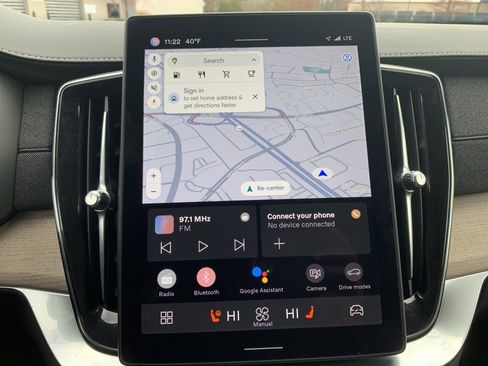 Certified 2025 Volvo XC90 B6 Plus image 24