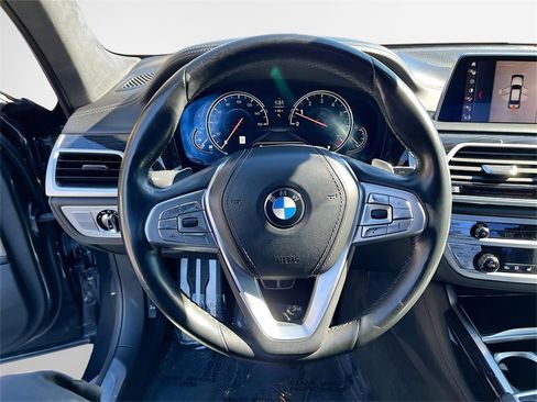 Used 2019 BMW 750i w/ Executive Package image 14