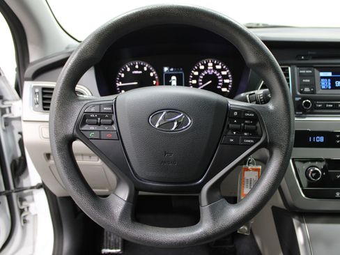 Used 2015 Hyundai Sonata SE image 9