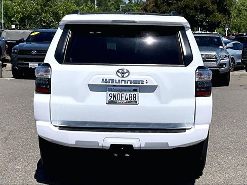 Used 2024 Toyota 4Runner SR5 Premium w/ Moonroof Package AWD/4WD image 4