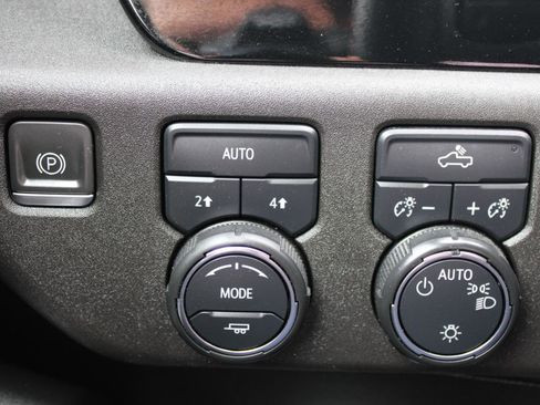 Used 2024 Chevrolet Silverado 1500 LT image 24