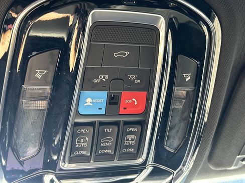 Used 2023 Jeep Grand Cherokee Overland w/ Advanced Protech Group III AWD/4WD image 46