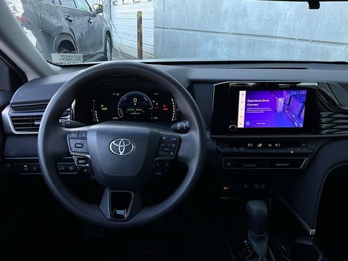 Used 2025 Toyota Camry LE image 13