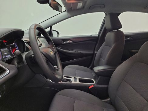 Used 2019 Chevrolet Cruze LT image 17