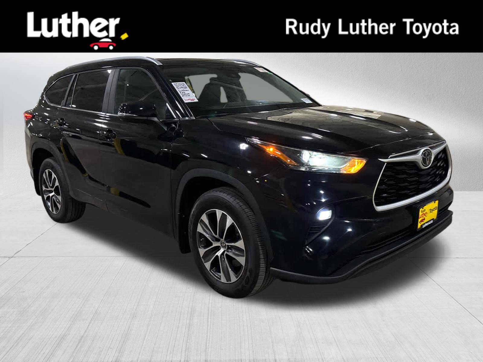 Used 2023 Toyota Highlander XLE AWD/4WD image 1