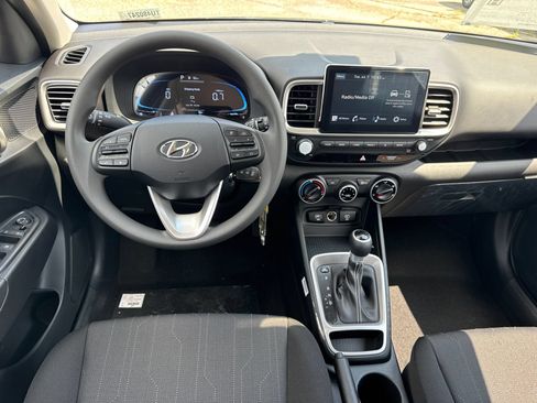 Used 2026 Hyundai Venue SE FWD image 23