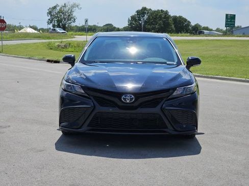 Used 2022 Toyota Camry SE w/ Convenience Package FWD image 2