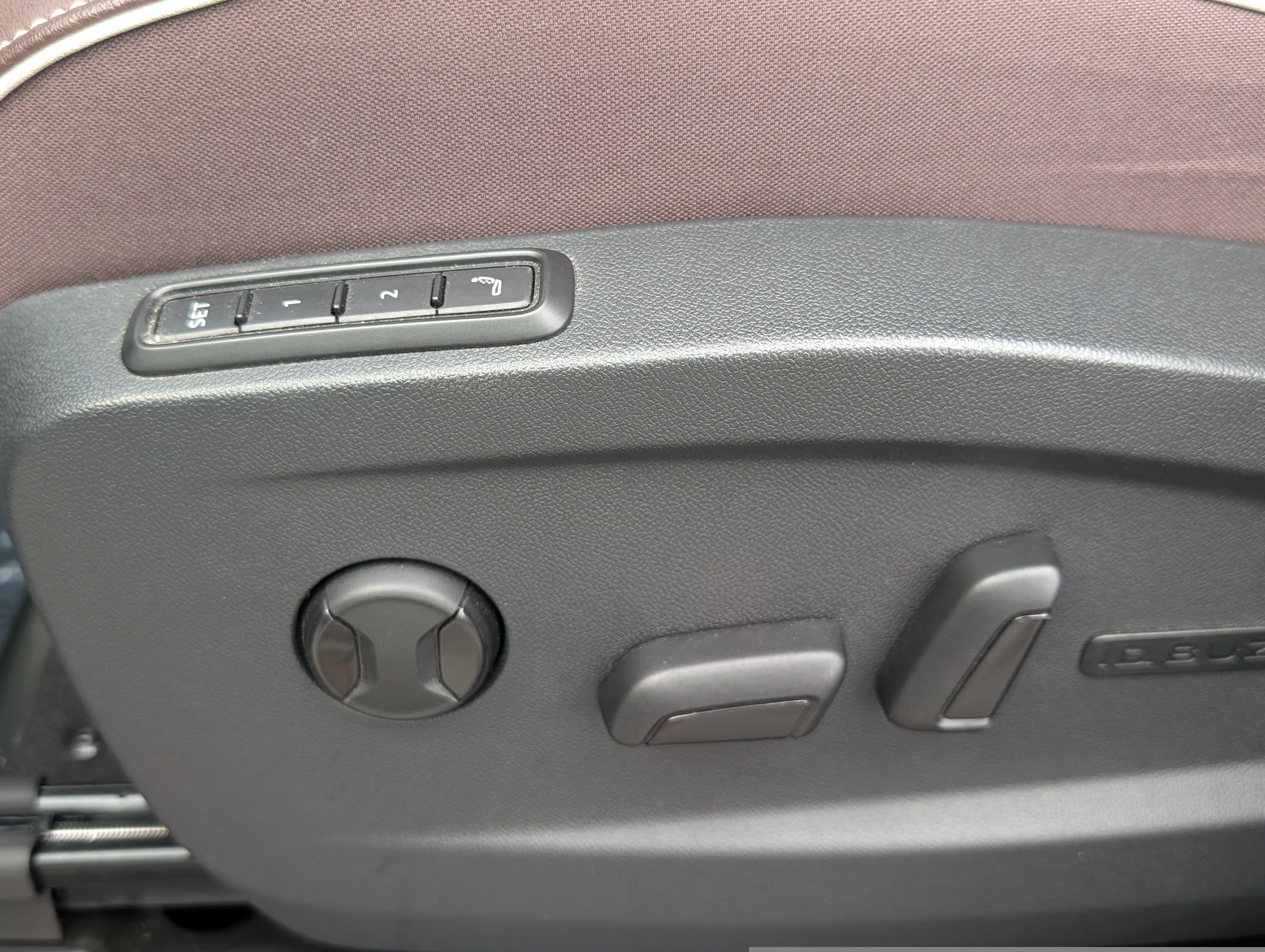 Used 2025 Volkswagen ID. Buzz Pro S RWD image 21