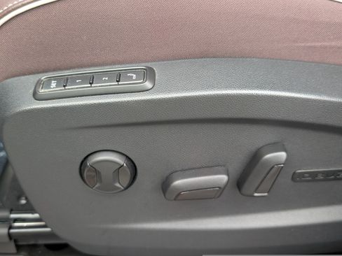 Used 2025 Volkswagen ID. Buzz Pro S Plus RWD image 21