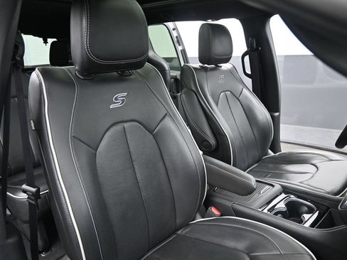 Used 2025 Chrysler Pacifica Limited FWD image 25