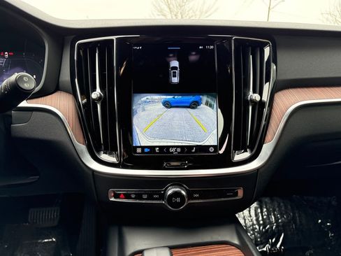 Used 2023 Volvo V60 B5 Cross Country Plus w/ Climate Package image 18