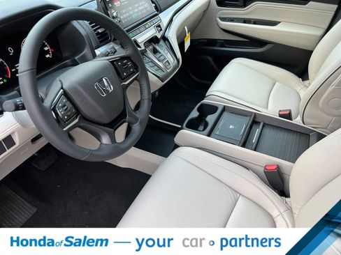 New 2026 Honda Odyssey Touring image 12