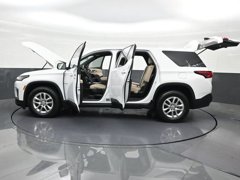 Used 2023 Chevrolet Traverse LS FWD image 38