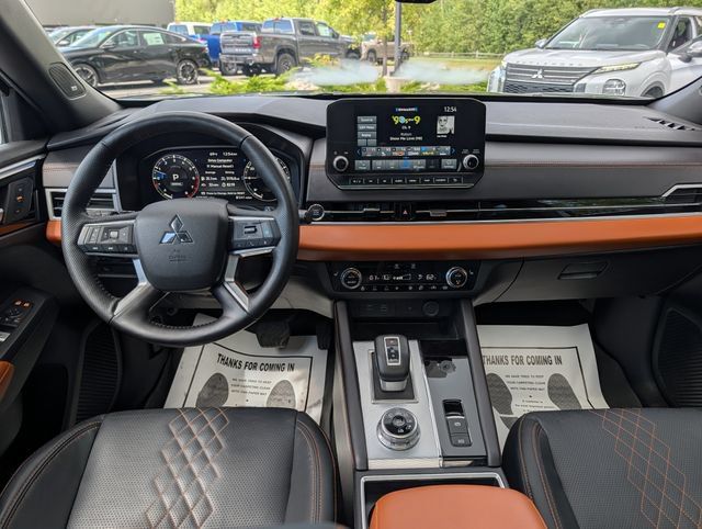 Used 2023 Mitsubishi Outlander SEL AWD/4WD image 18