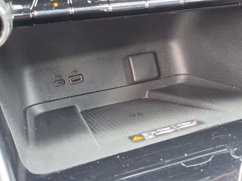 Used 2025 Chevrolet Traverse LT FWD image 27
