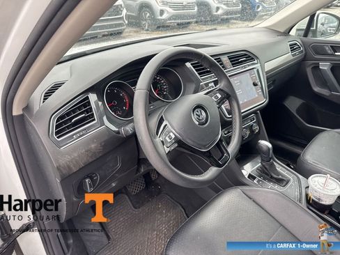 Used 2020 Volkswagen Tiguan SE w/ Panoramic Sunroof Package image 14